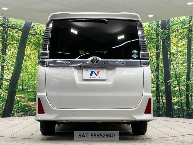 Toyota VOXY 2019-08 223522-16