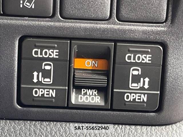 Toyota VOXY 2019-08 223522-2