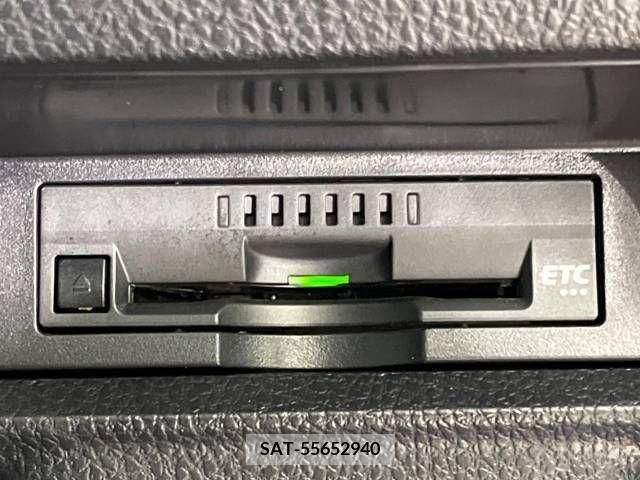 Toyota VOXY 2019-08 223522-6