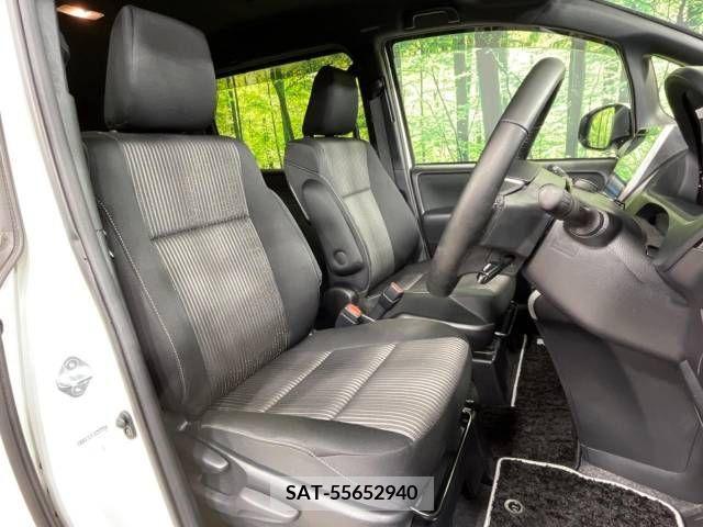 Toyota VOXY 2019-08 223522-8