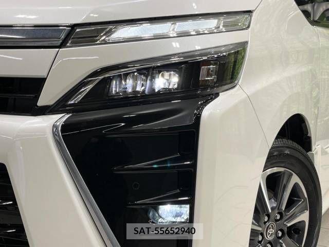 Toyota VOXY 2019-08 223522-13
