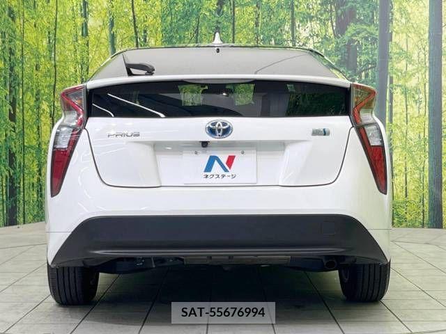 Toyota PRIUS 2017-07 343848-15