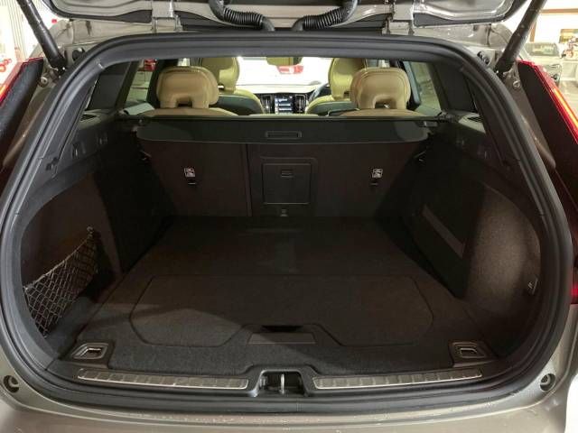 Volvo V60 2020-12 183179-14