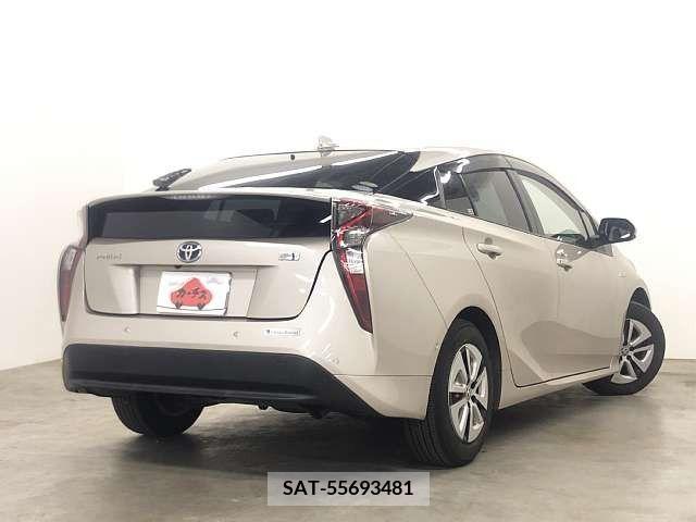 Toyota PRIUS 2016-03 242903-2