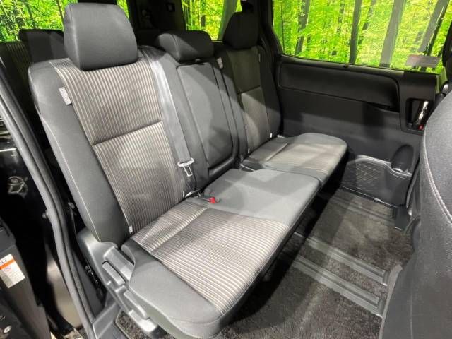 Toyota VOXY 2019-01 189830-9