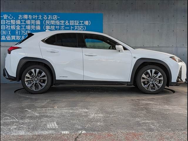 Lexus UX 2019-02 192724-6
