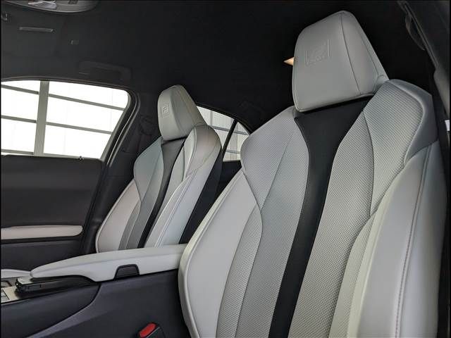 Lexus UX 2019-02 192724-2