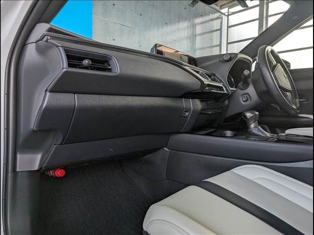 Lexus UX 2019-02 192724-12
