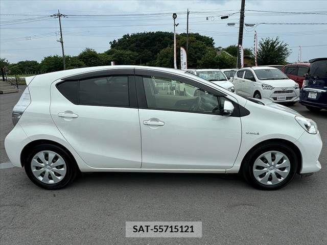 Toyota AQUA 2013-05 314123-11