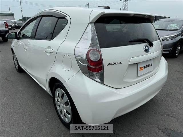 Toyota AQUA 2013-05 314123-12
