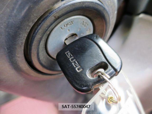 Isuzu ELF TRUCK 2013-07 215146-18