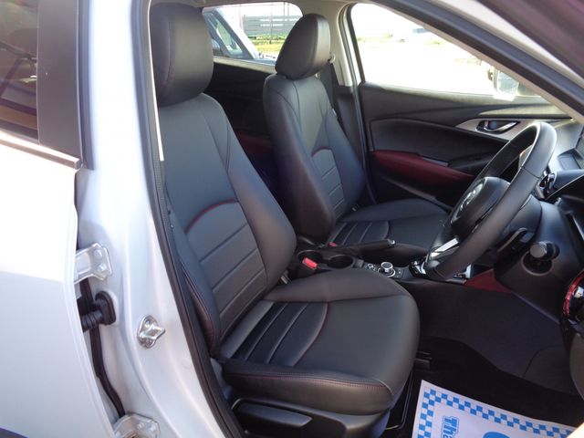 Mazda CX-3 2018-03 22723-7