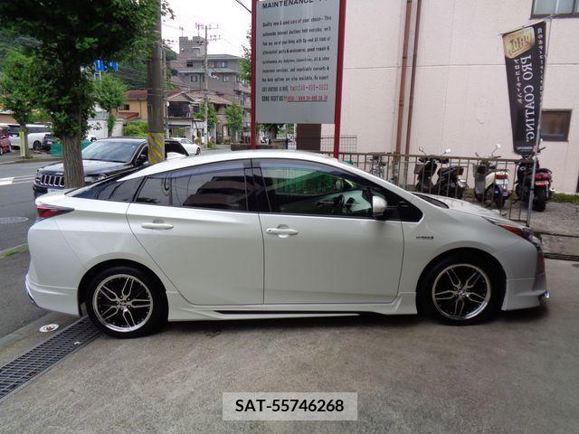 Toyota PRIUS 2016-07 350555-7