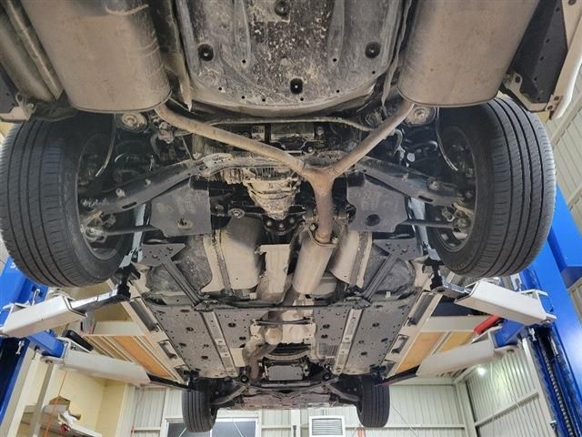 Toyota CROWN SEDAN 2017-10 16882-11