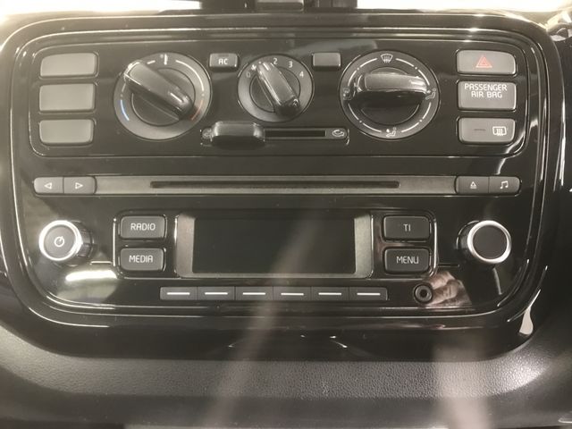 VolksWagen UP! 2013-02 182414-17