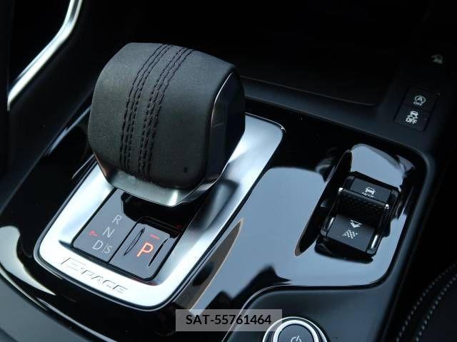 Jaguar E-PACE 2022-03 220343-12