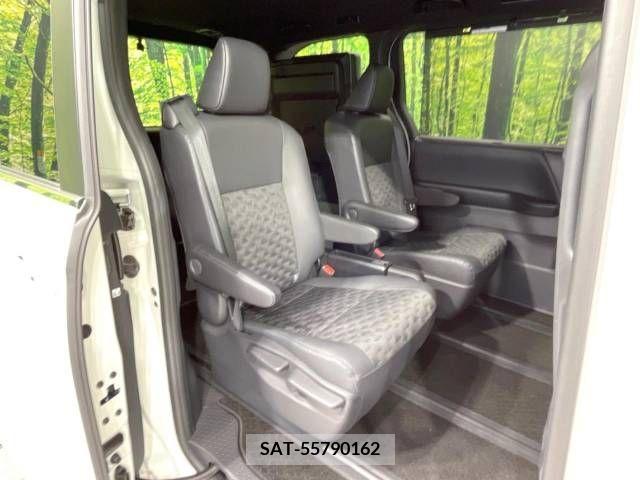 Toyota VOXY 2022-11 336663-9