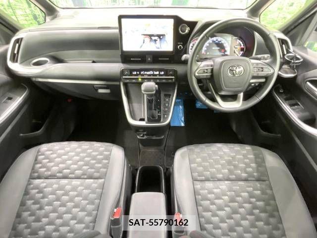 Toyota VOXY 2022-11 336663-1