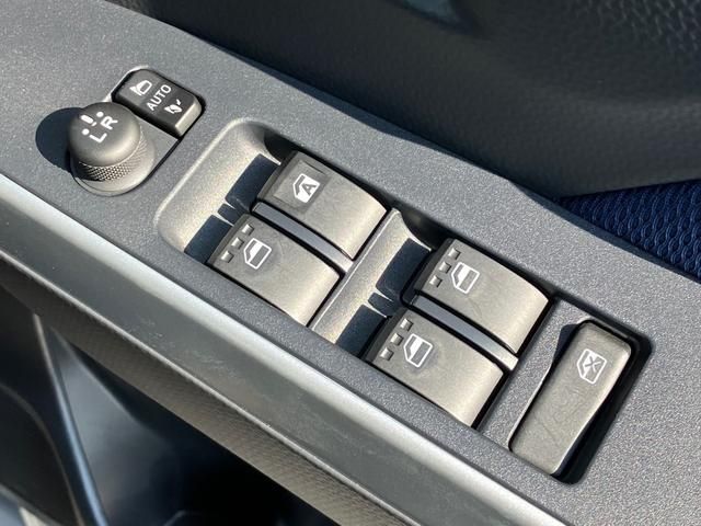 Toyota ROOMY 2018-08 20284-22