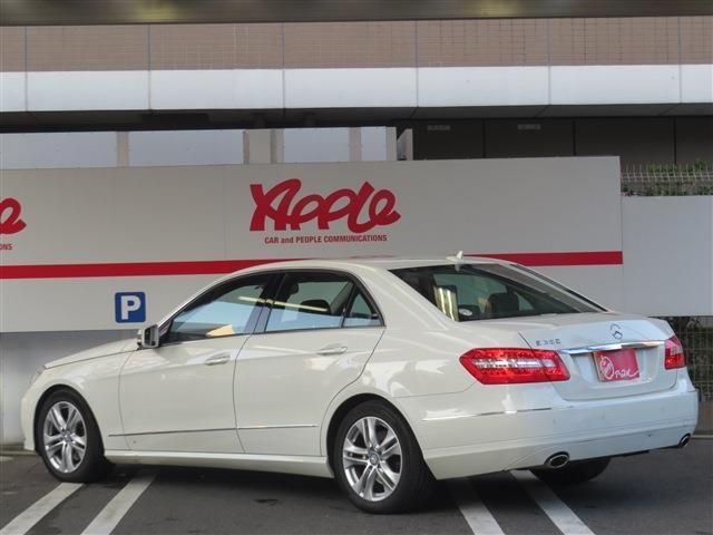 Mercedes Benz E-CLASS 2010-11 188308-3