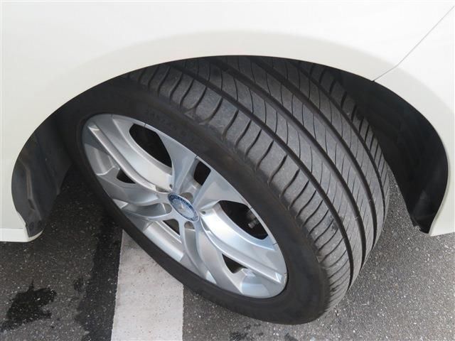Mercedes Benz E-CLASS 2010-11 188308-6