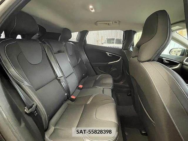 Volvo V40 2017-12 320572-9