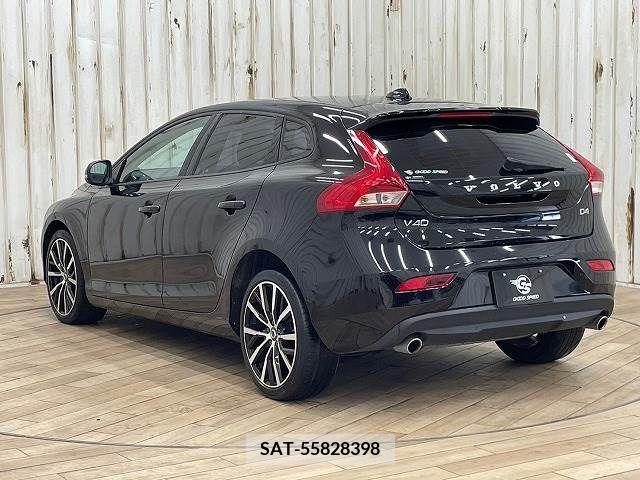 Volvo V40 2017-12 320572-16