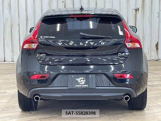 Volvo V40 2017-12 320572-12
