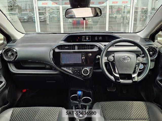 Toyota AQUA 2017-08 245271-1