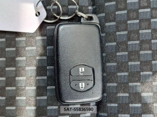 Toyota AQUA 2017-08 245271-19