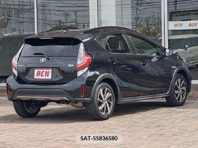 Toyota AQUA 2017-08 245271-2