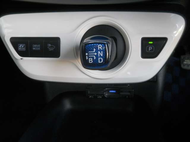 Toyota PRIUS 2017-02 3747-18