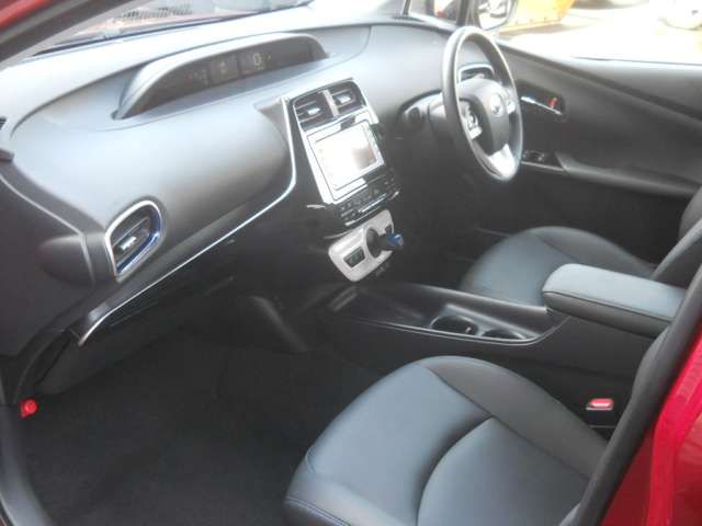 Toyota PRIUS 2017-02 3747-11