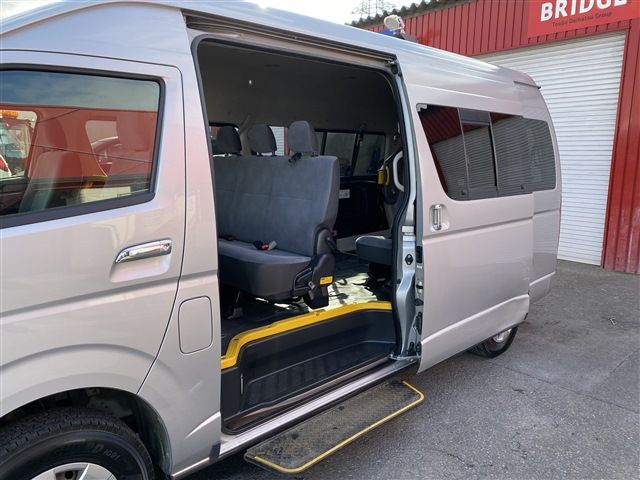 Toyota HIACE COMMUTER 2012-11 187617-18