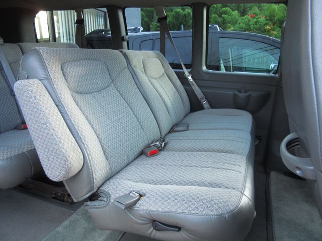 Chevrolet EXPRESS 2010-06 16722-12
