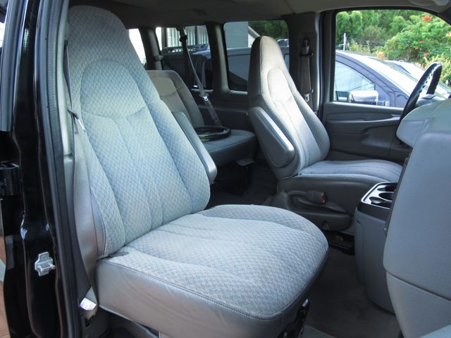 Chevrolet EXPRESS 2010-06 16722-11