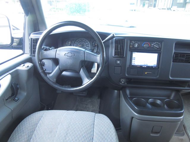 Chevrolet EXPRESS 2010-06 16722-15
