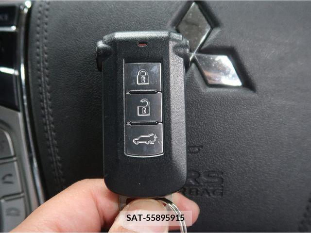 Mitsubishi OUTLANDER PHEV 2016-07 247524-23