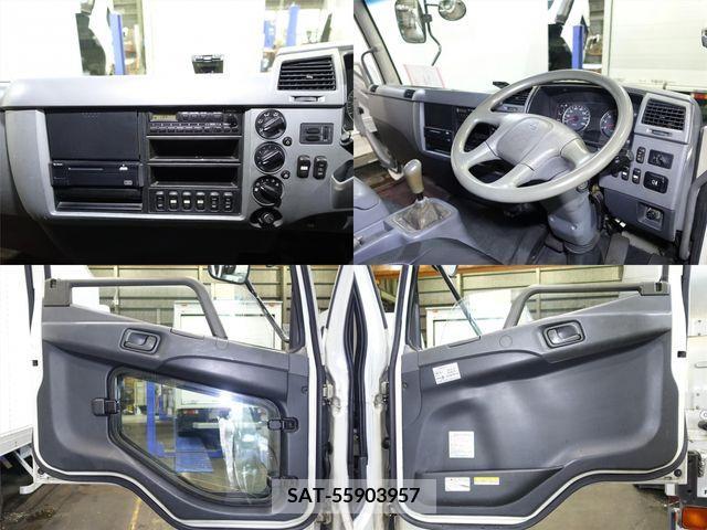 Mitsubishi FIGHTER 2006-12 390796-15