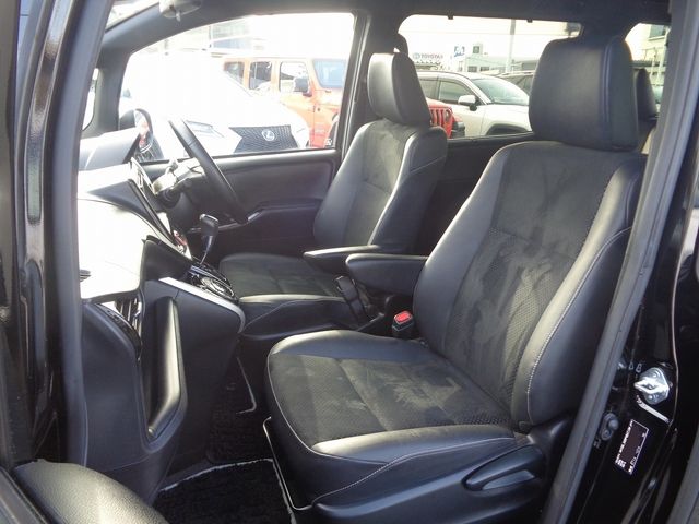 Toyota VOXY 2020-11 17163-4