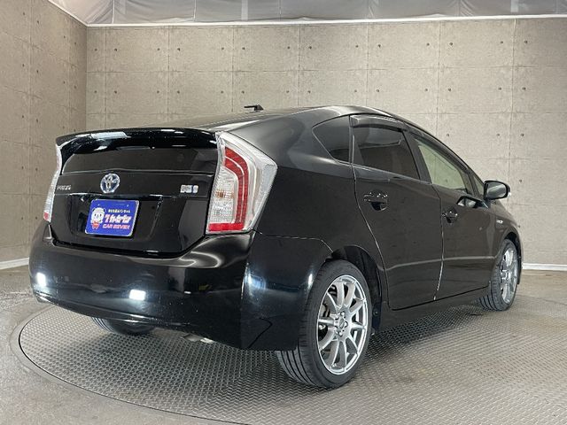 Toyota PRIUS 2012-08 10743-1