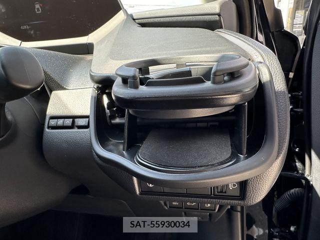 Toyota PRIUS 2023-07 281767-14