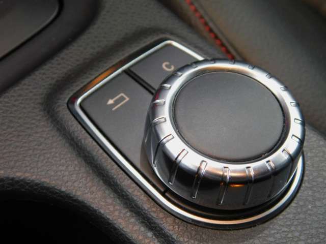 Mercedes Benz A-CLASS 2015-02 22352-10