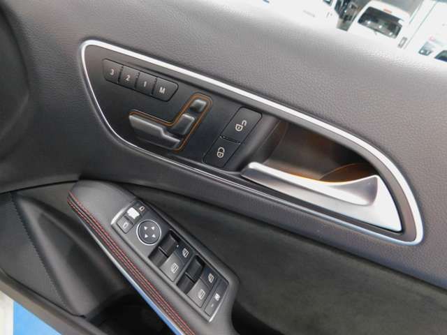 Mercedes Benz A-CLASS 2015-02 22352-19