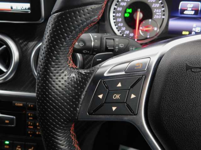 Mercedes Benz A-CLASS 2015-02 22352-12
