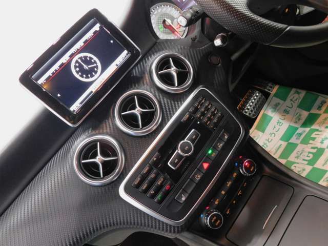 Mercedes Benz A-CLASS 2015-02 22352-4