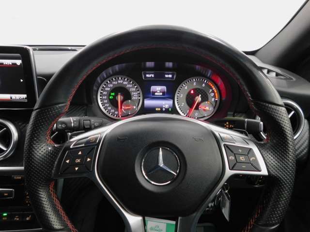 Mercedes Benz A-CLASS 2015-02 22352-11