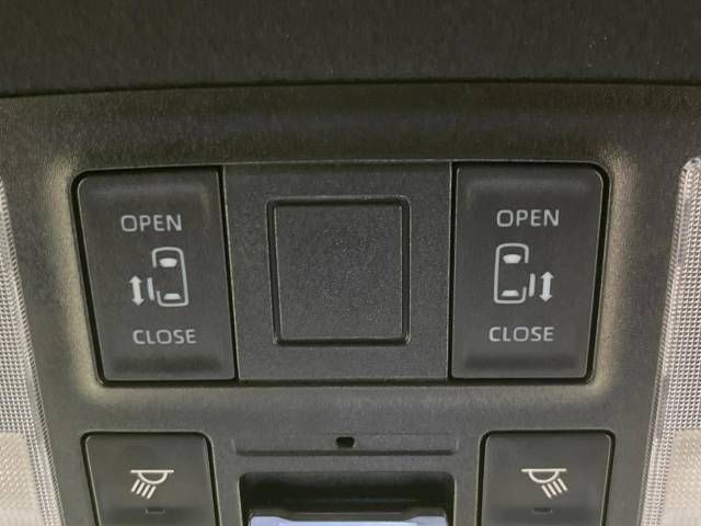Toyota NOAH 2023-06 196321-4