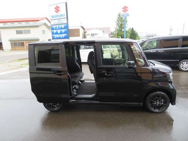 Honda N BOX CUSTOM 2023-10 191657-7