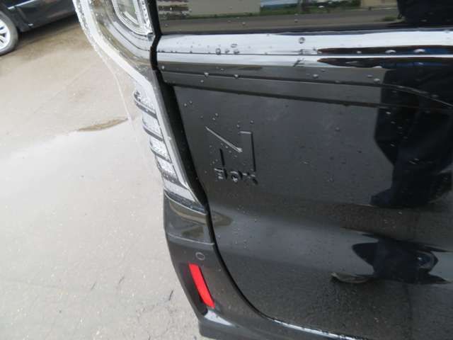 Honda N BOX CUSTOM 2023-10 191657-14